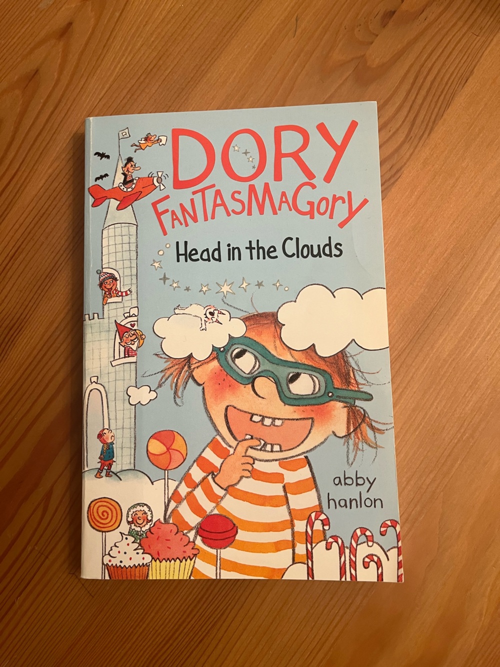 📚 Dory Fantasmagory: Head in the Clouds by Abby Hanlon